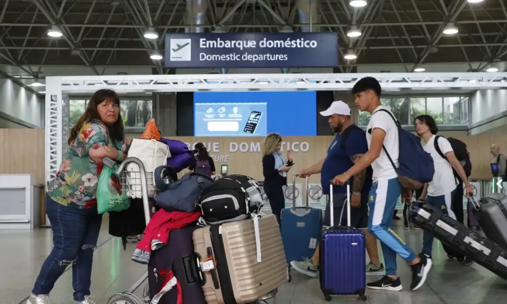 Galeão deve chegar a 30 milhões de passageiros em 3 anos, diz ministro
