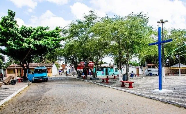 Quebra-molas em frente a escolas, na Praça de Matinha, precisam ser recuperados