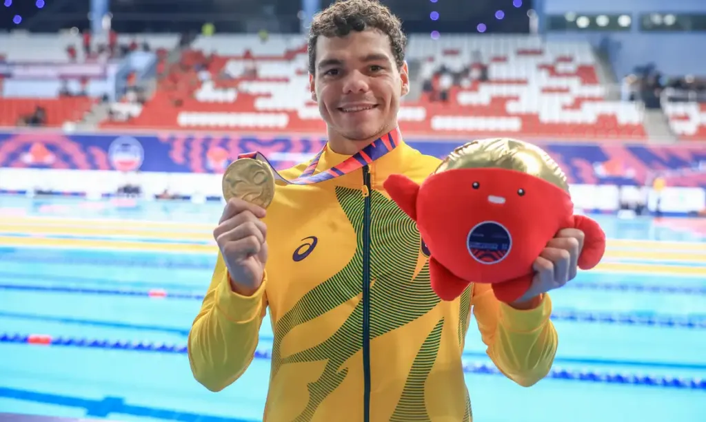 Gabriel Bandeira bate recorde no Mundial de natação de Singapura