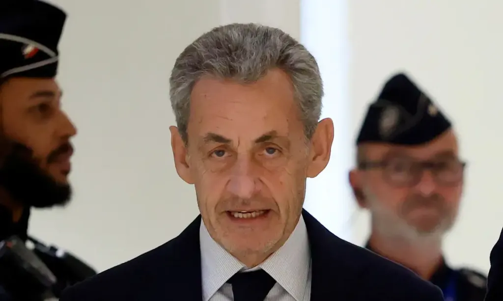 Sarkozy é condenado por conspiração em julgamento sobre Líbia