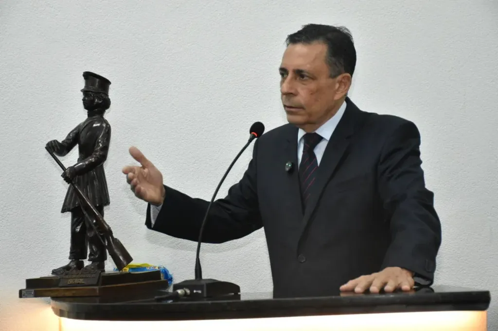 Lista que expôs pessoas foi “erro não intencional”, diz Sérgio Carneiro, na Tribuna da Câmara
