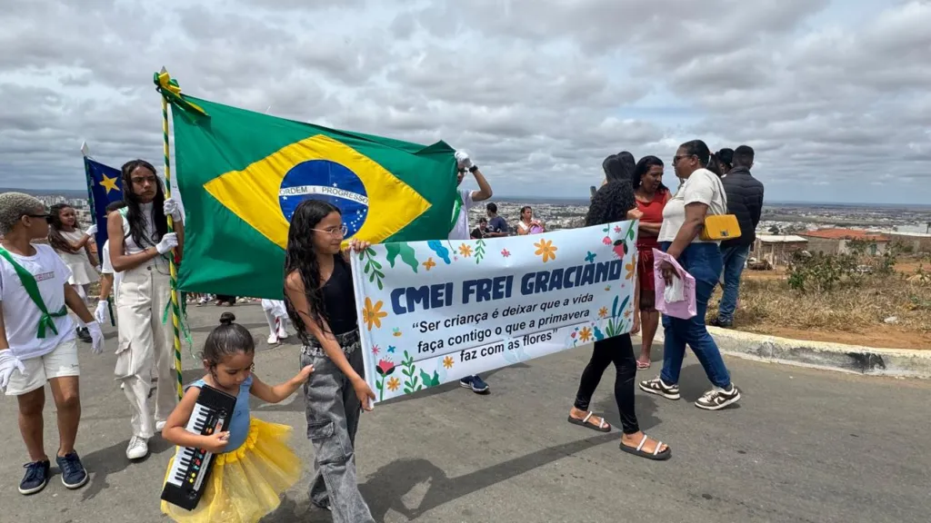 Centro Municipal de Educação Infantil Frei Graciano de Santo Elpídio promove desfile cultural no Nossa Senhora Aparecida