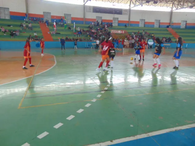 Escola Municipal Pedro Francisco de Moraes finaliza competição esportiva no Ginásio de Esportes Raul Ferraz