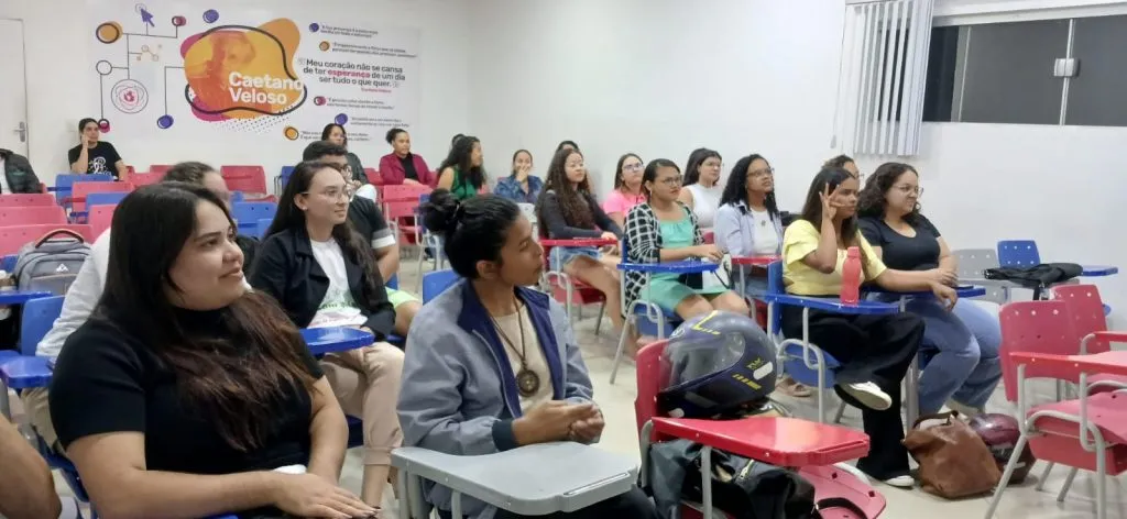 Jovens participam de curso básico de Libras promovido pela Coordenação Municipal da Juventude de Vitória da Conquista