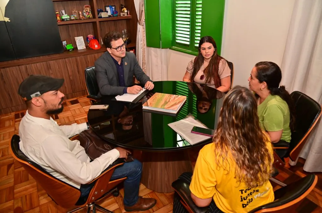 Setembro Amarelo: Governo Municipal se reúne com membros do projeto social Missão Vida
