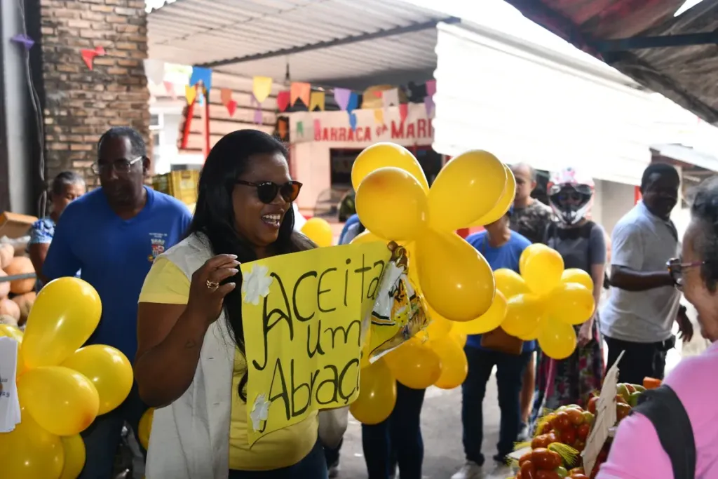 Setembro Amarelo: ação itinerante leva informação sobre saúde mental à Central de Abastecimento de Alagoinhas