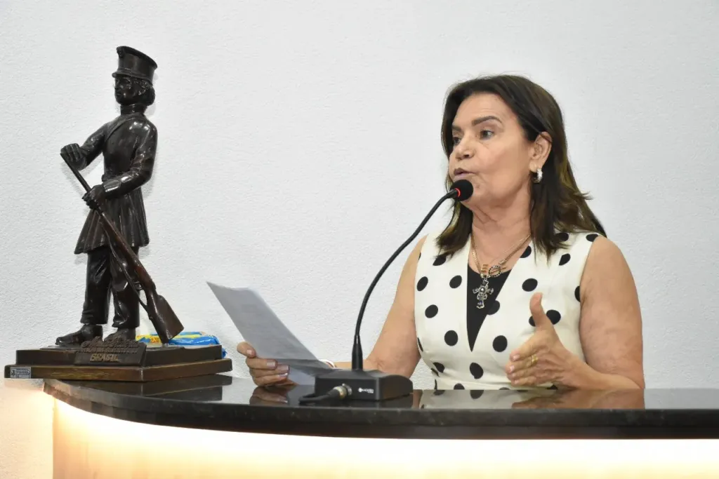 Vereadora anuncia emenda para subsidiar passe livre, em ônibus coletivo, de pessoas que convivem com HIV/Aids