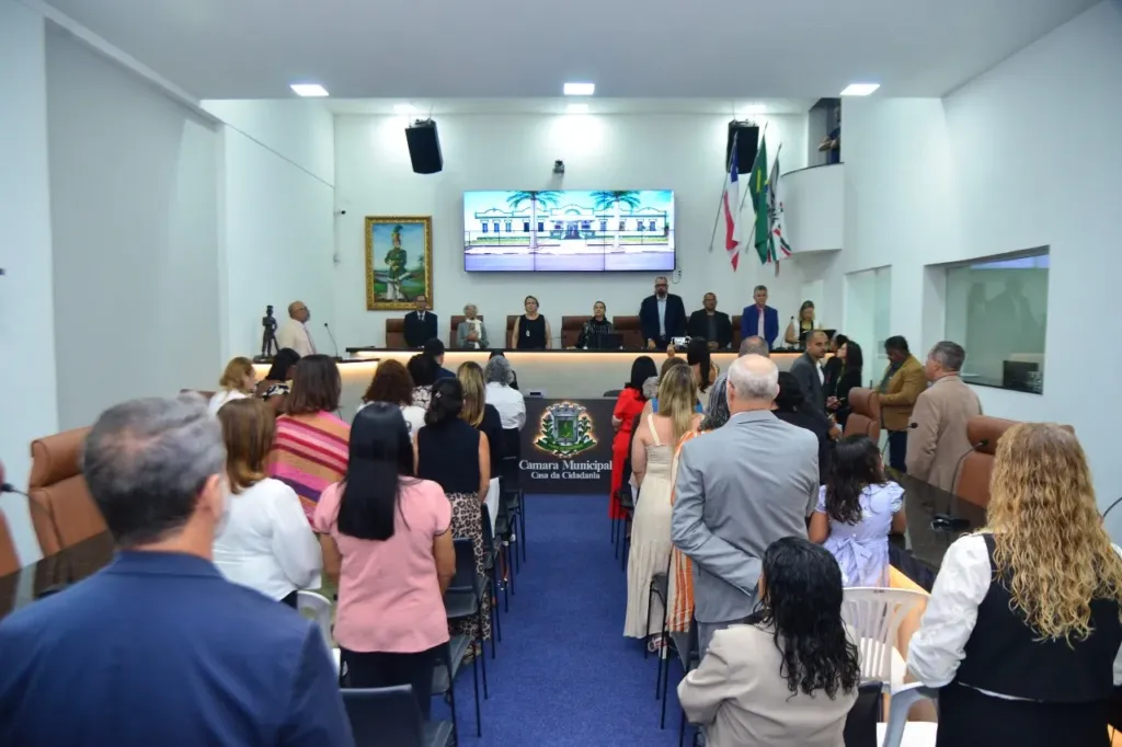 Reverência à doutrina espírita em sessão comemorativa ao Dia do Livro dos Espíritos