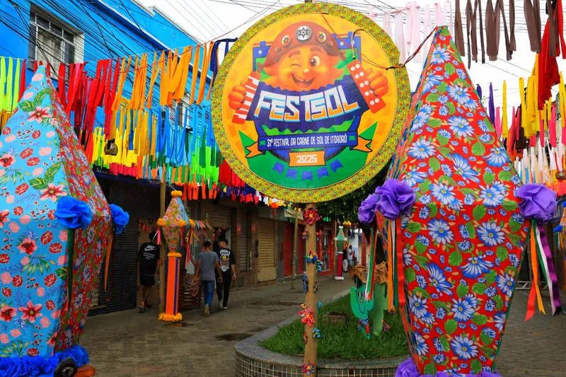 Em Itororó, Jerônimo prestigia o Festsol e inicia a agenda dos festejos juninos no interior da Bahia