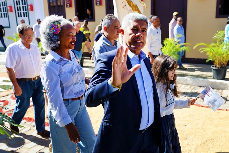 No segundo dia em Rio de Contas, governador participa de missa campal durante festejos de Corpus Christi