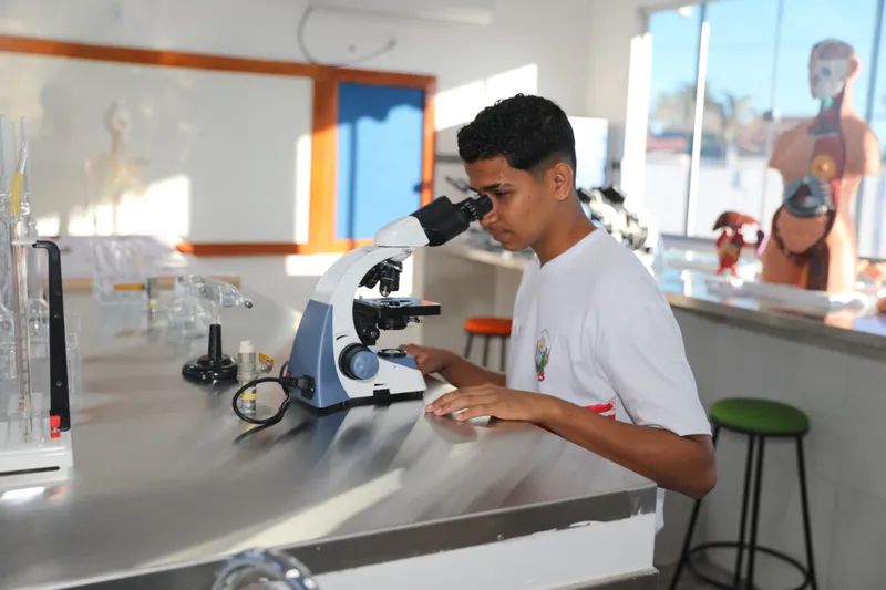 Estudantes da rede estadual apresentam projetos de ciências e tecnologia em feira na Colômbia
