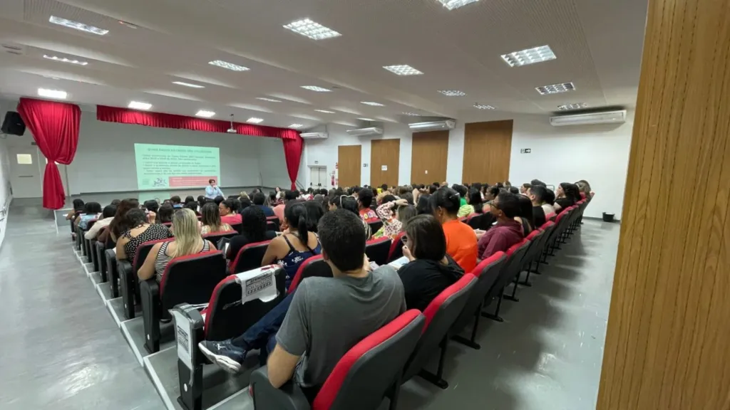 Prefeitura de Juazeiro promove encontro com gestores e coordenadores escolares para orientação sobre as provas do SABE e SAEB