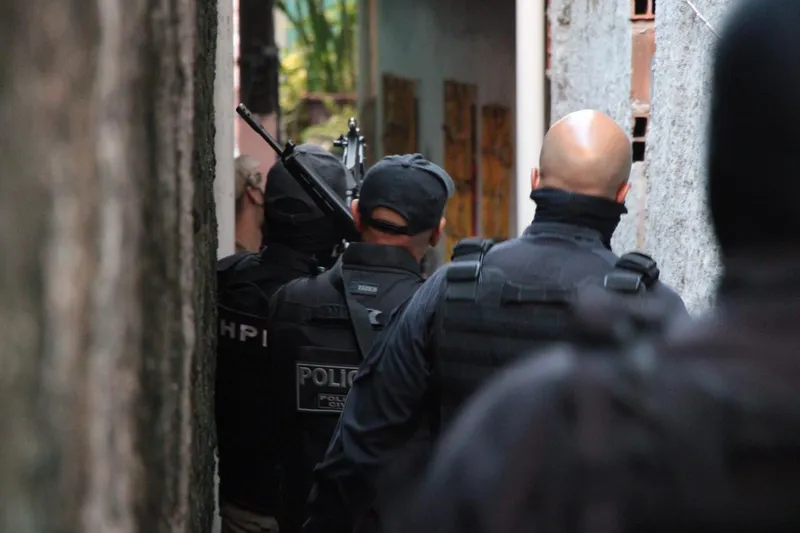 Suspeito de tráfico de drogas é preso em Vila Canária na capital baiana