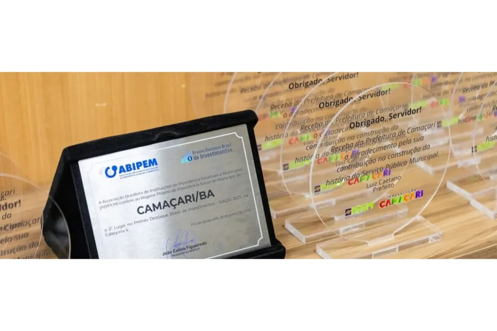 ISSM homenageia novos aposentados em ato solene