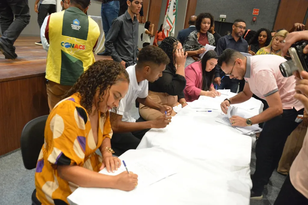 Educação Municipal ganha reforço com posse de nove novos professores