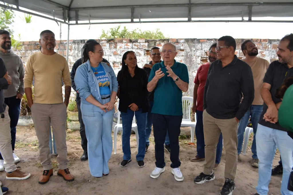 Prefeitura recebe solicitações e dialoga com moradores do Feira VII