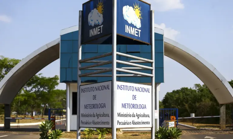 Após tornado, massa fria deve derrubar temperaturas no Paraná