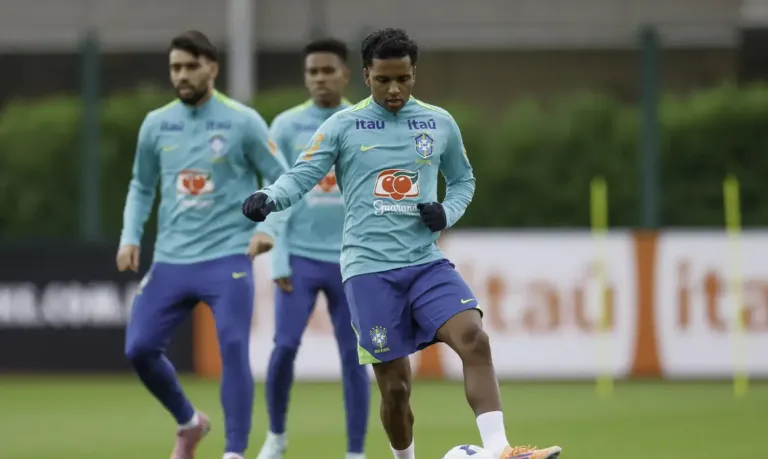 Seleção realiza primeiro treino para amistosos na Europa
