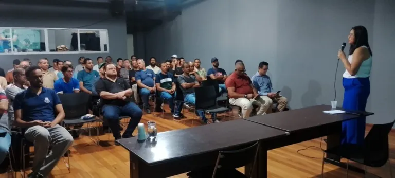 Secretaria Municipal de Educação realiza ação do Novembro Azul com servidores