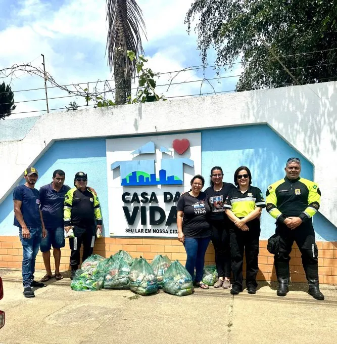 Semob entrega para instituições alimentos arrecadados durante passeio ciclístico
