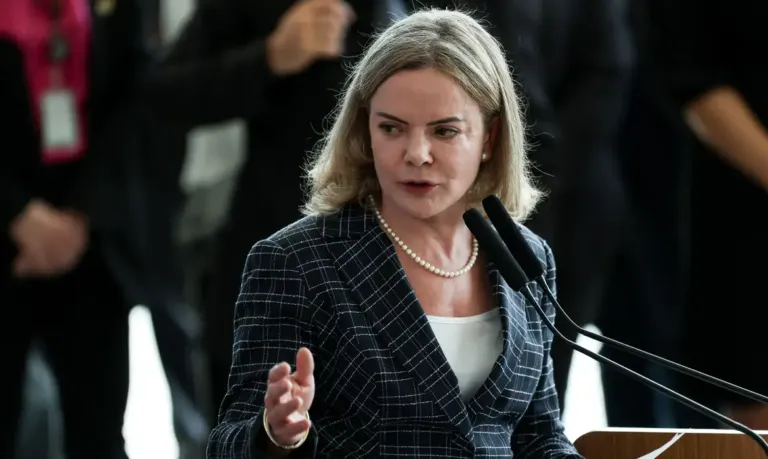 Derrite como relator do PL Antifacção contamina debate, diz Gleisi