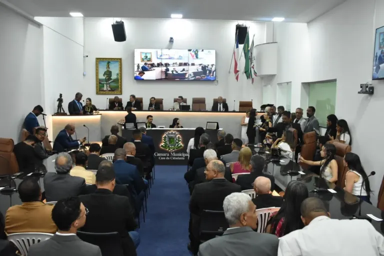 Sessão solene homenageia diversos radialistas feirenses