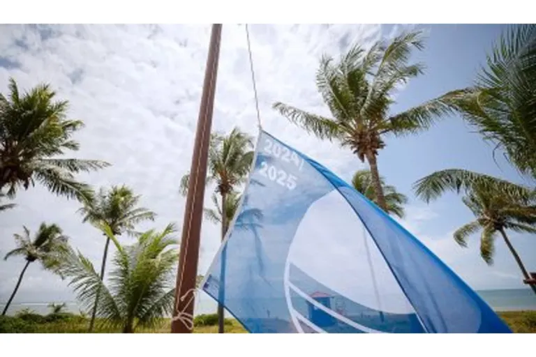 Cerimônia neste sábado marca renovação do Selo Bandeira Azul para praias de Camaçari