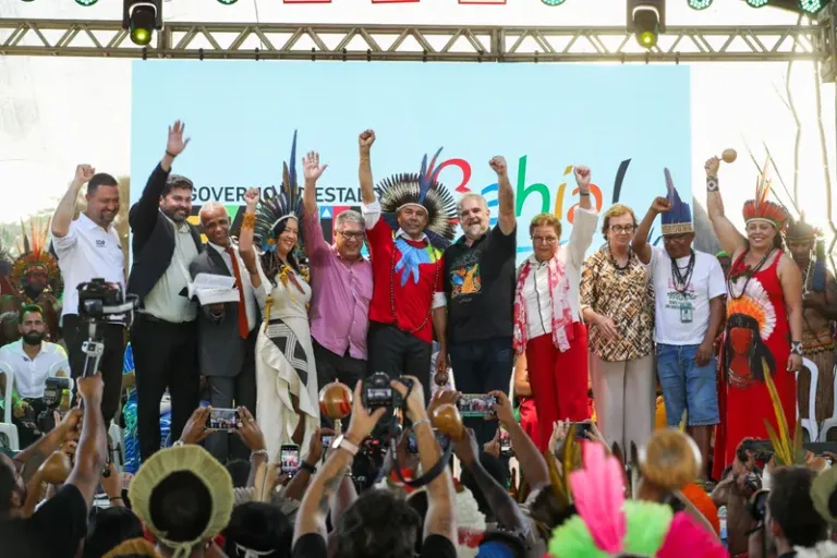 SDR anuncia edital do Bahia que Produz e Alimenta e firma ações de moradia e cultura para comunidades indígenas