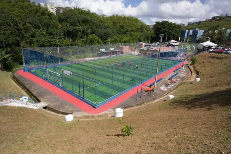 Prefeitura inaugura 88º campo com grama sintética em Salvador, desta vez no Vale dos Lagos