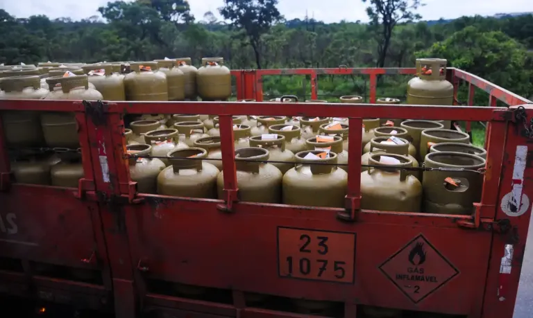 Beneficiários com NIS final 8 recebem Auxílio Gás nesta sexta