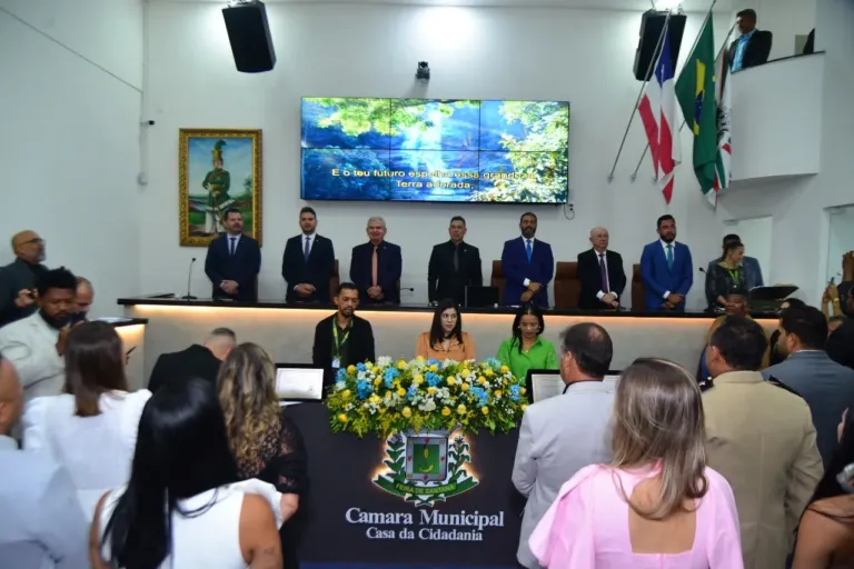 Câmara homenageia pai e filhos com honrarias