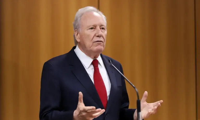 Sem dinheiro, mãos estão amarradas para combate ao crime, diz ministro