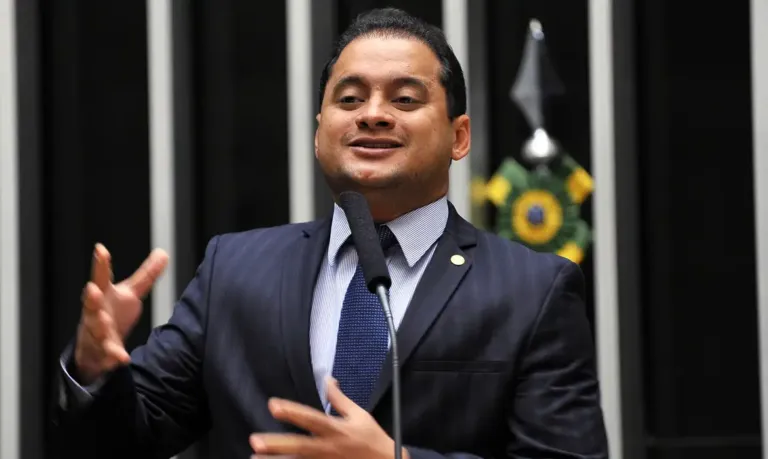 PF aponta senador como ‘sustentáculo político’ de esquema no INSS