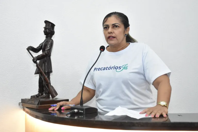 Professores cobram à Prefeitura a divulgação de valores e lista de beneficiários dos precatórios do Fundef