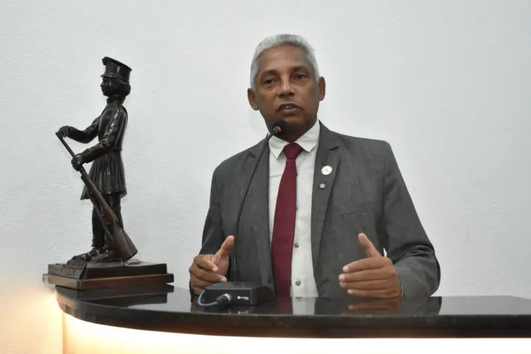 Reconhecimento e gratidão embasam discurso de Silvio Dias na última sessão ordinária do ano