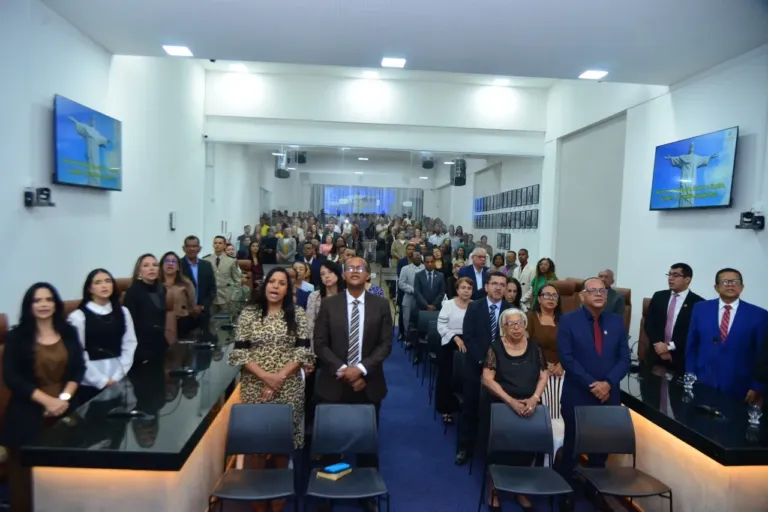 Dia Municipal da Consciência Evangélica é celebrado com palestra e homenagens na Câmara