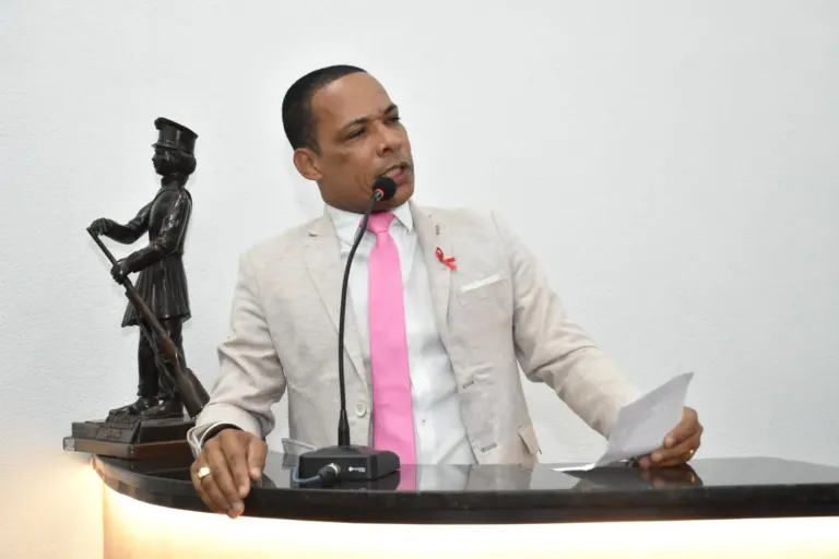 Agradecimentos e compromisso com causas sociais são destaque em discurso de Luiz da Feira