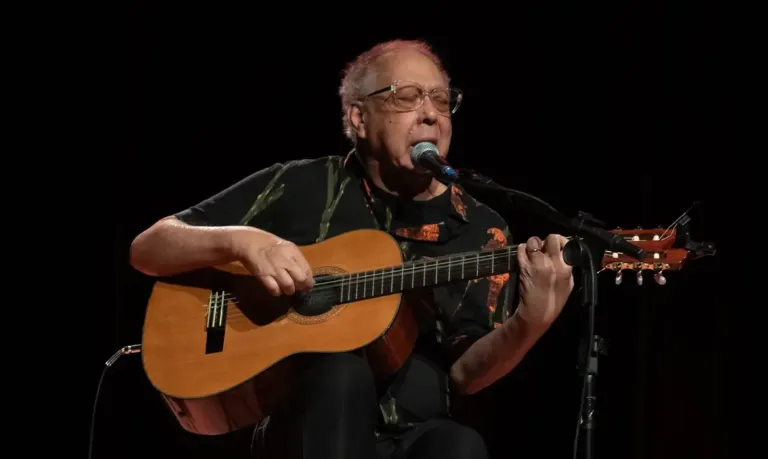 TV Brasil reexibe show no Cena Musical em homenagem a Jards Macalé