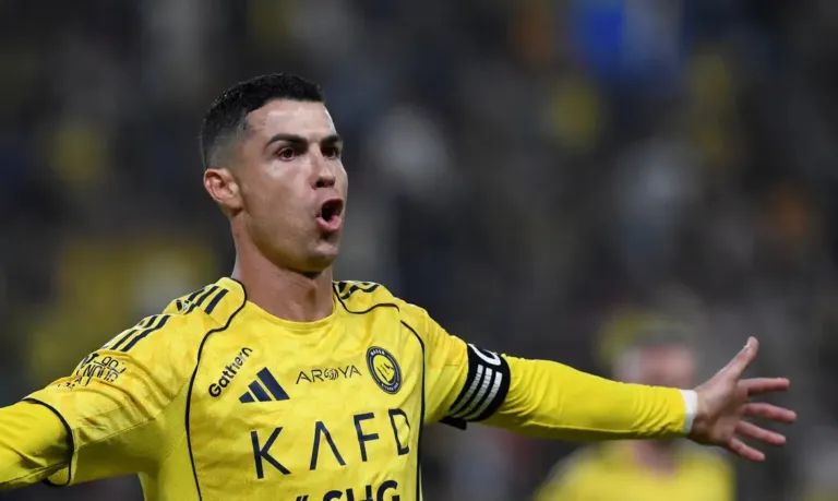 CR7 marca e ajuda Al Nassr a somar 10ª vitória consecutiva no Saudita