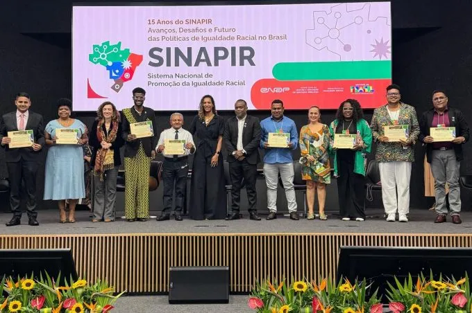 Coordenação de Igualdade Racial é homenageada em cerimônia de 15 Anos do Sinapir em Brasília