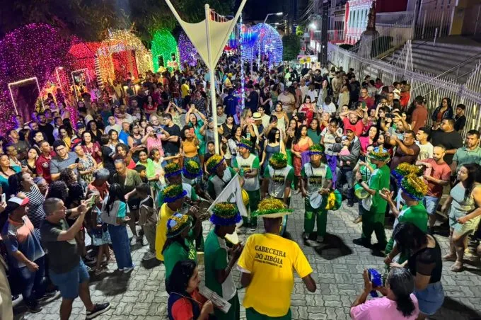 Natal Conquista de Luz: Tradição, fé e nostalgia marcaram a noite deste sábado na Praça Tancredo