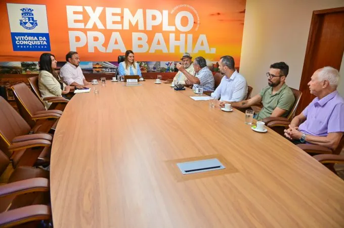 Representantes do Jardim Candeias levam demandas da localidade ao Governo Municipal