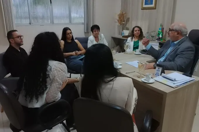 Smed e Faculdades Afya tratam de parceria na área de saúde mental