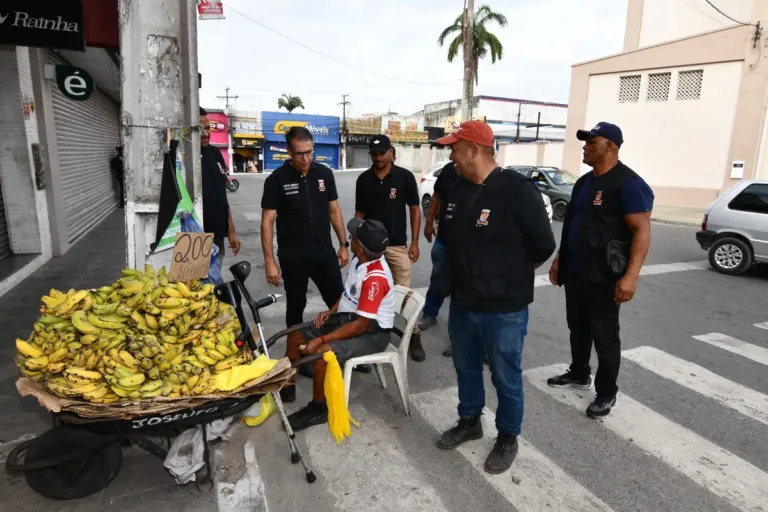 Operação no Centro regulariza comércio informal e organiza o trânsito