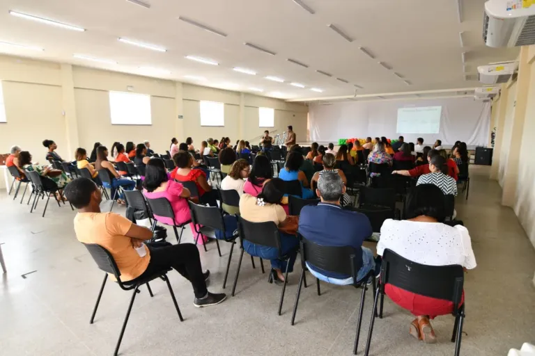 Capacitação orienta profissionais sobre condicionalidades do Bolsa Família em Alagoinhas