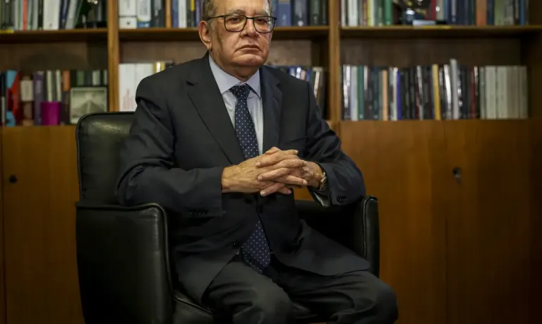 Mendes diz não ser contra código de conduta, mas defende debate no STF
