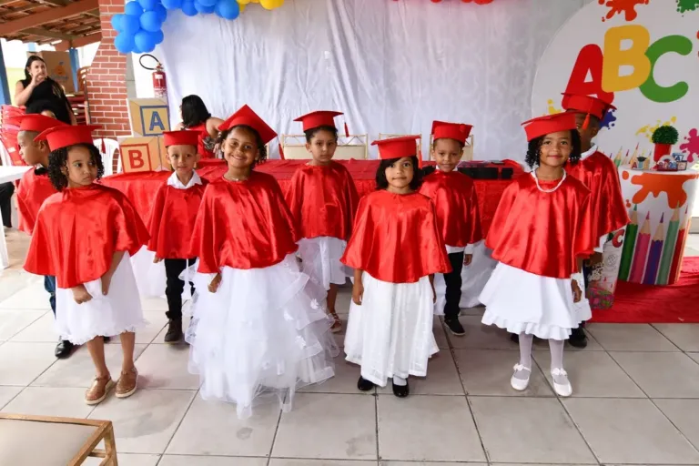 Prefeitura de Alagoinhas realiza formatura do ABC da Escola Municipal Dr. Carlos Santana