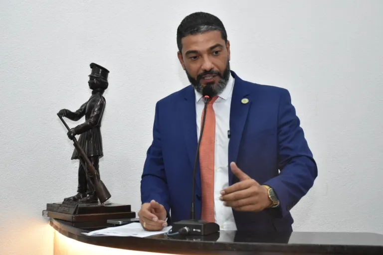 Providências para conter vazamento de esgoto no Parque Getúlio Vargas solicitadas à Embasa