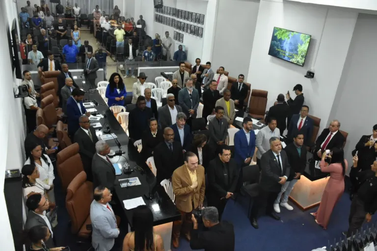 Profissionais de comunicação premiados com o Troféu Arnold Silva em Sessão Solene da Câmara