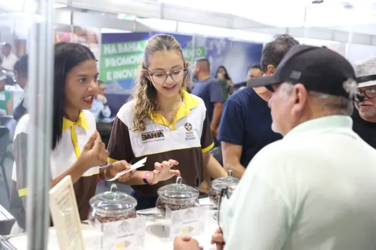 Escolas-fábricas estaduais mostram força na abertura da Fenagro